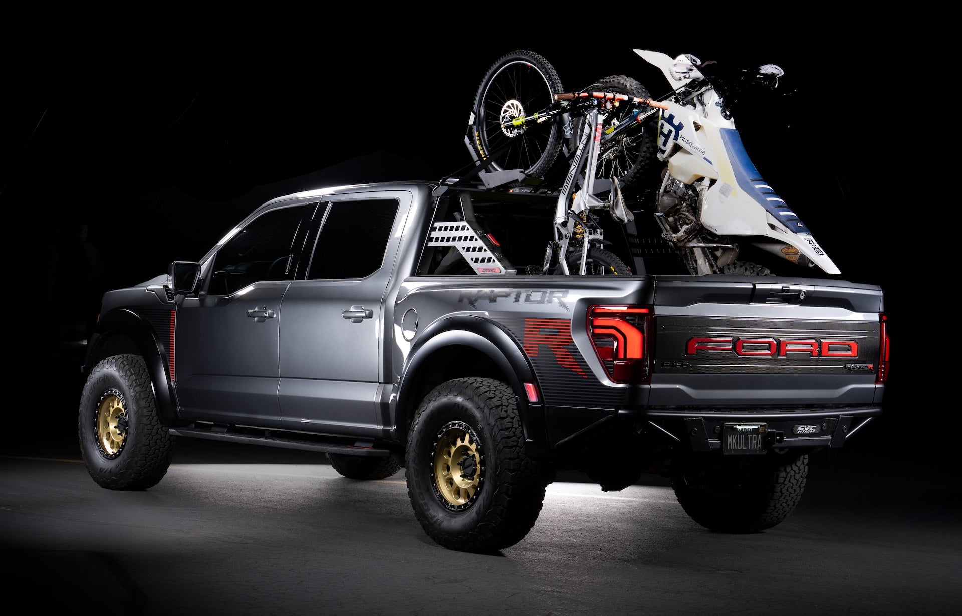Big Days Chase Rack System on a Ford Raptor Pickup Truck holding a mountain bike and a dirt bike. A truck rack that holds mountain bikes and dirt bikes